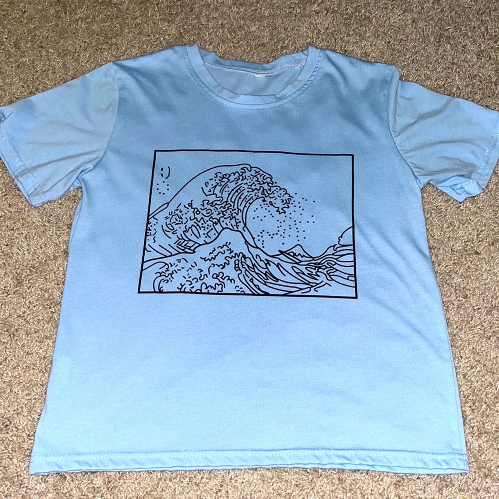 Light blue wave graphic t shirt